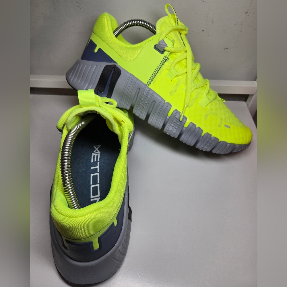 NikeFree Metcon 5 'Volt Wolf Grey New With Out Box